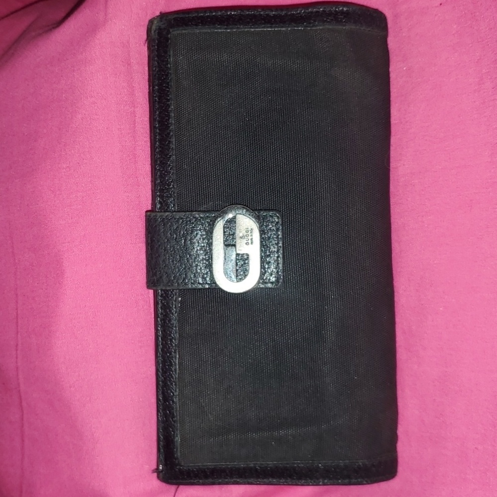 Authentic GUCCI WALLET*